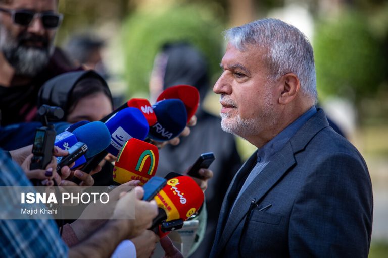 آمار ورود گردشگران به مثبت ۱۰ درصد رسیده است/سالیانه ۹ میلیون گردشگر به خارج سفر می‌کنند