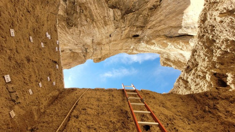 جالی خالی پایگاه ملی پژوهش‌های پارینه سنگی در کرمانشاه