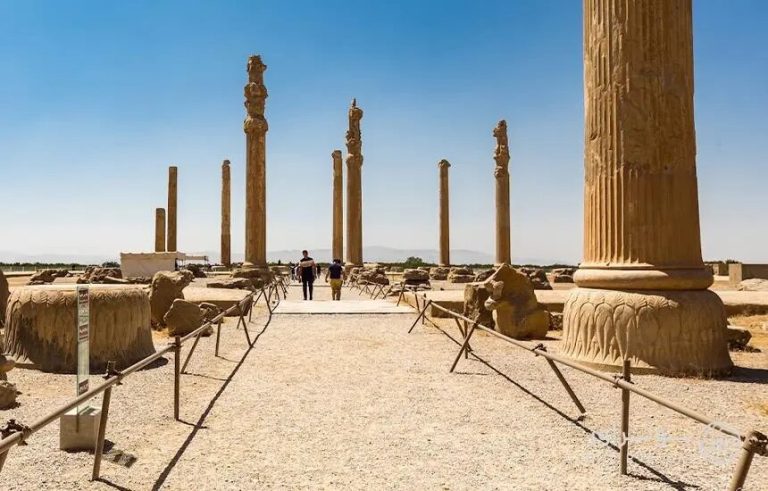 سند مالکیت کاخ آپادانا و موزه میراث فرهنگی شوش اهدا شد